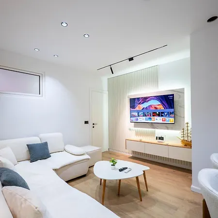 Maison Azure Apartment *