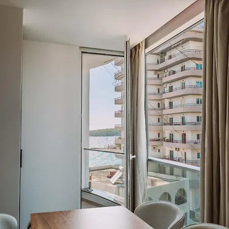 Maison Azure Apartment